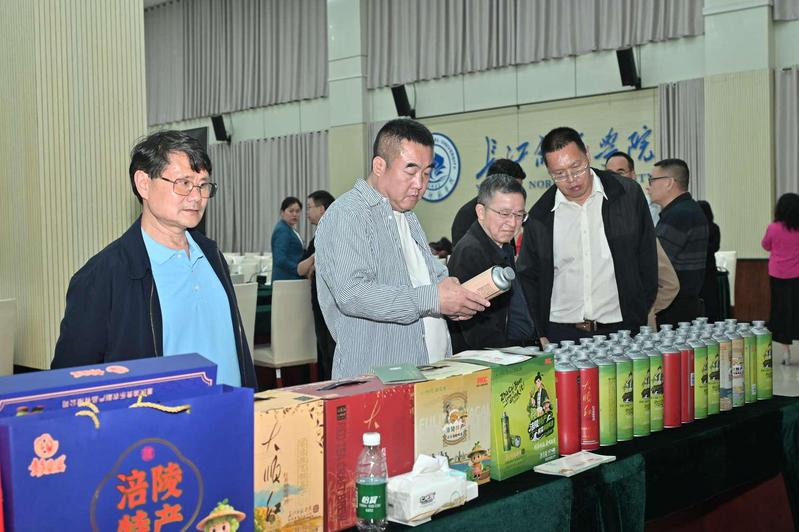 高校智慧赋能农产品涪陵榨菜红茶...